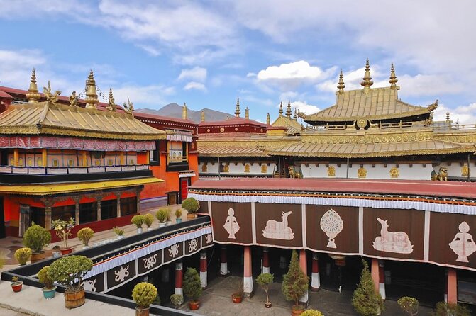 4 Days Lhasa City Essential Group Tour - Hotels, breakfasts, and comfort on the high plateau