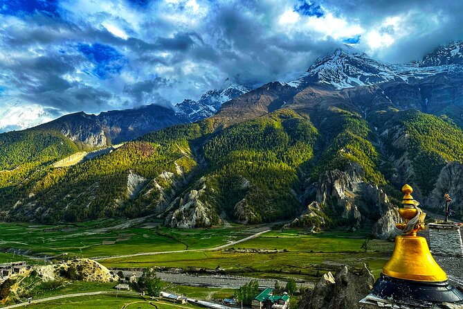 Annapurna Circuit Trek - Guide quality, training, and the private-custom angle