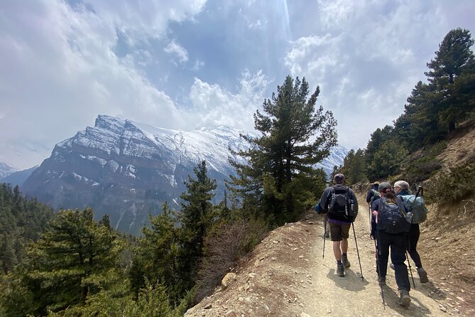 Annapurna Circuit Trek with Tilicho Lake (16 Days) - A route that strings together Tilicho, Thorong La, and Mustang