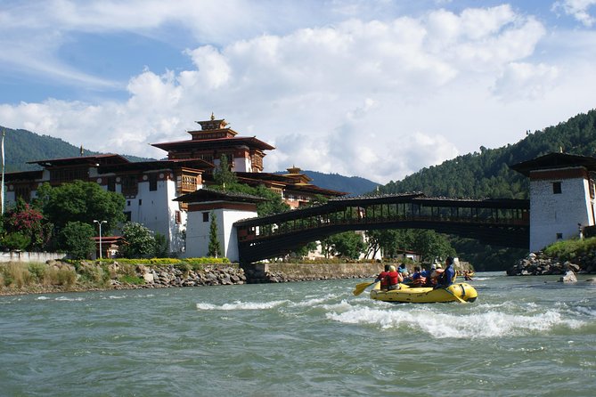 Bhutan Family Vacation With Cultural Tour - Thimphu’s central circuit: Memorial Chorten and Tashichho Dzong