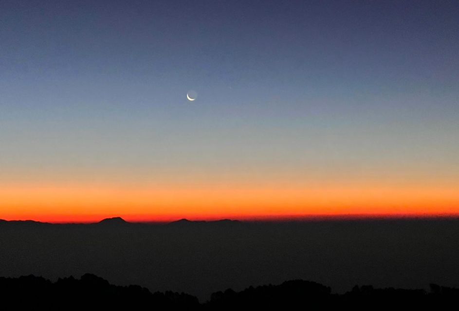 From Kathmandu: Everest View from Nagarkot & hike to Changu - The hike from Nagarkot toward Changu Narayan