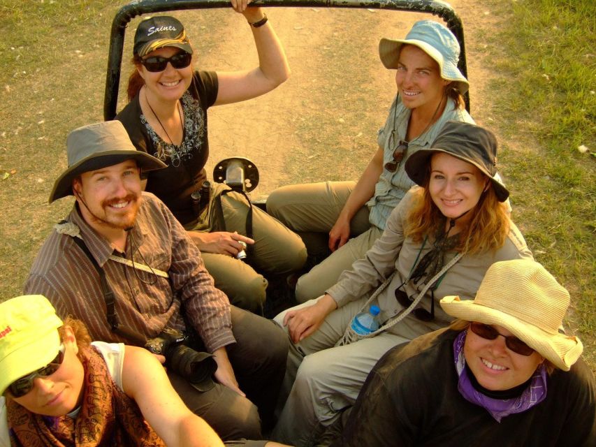 From Kathmandu/Pokhara: 3-Day All-Inclusive Chitwan Safari - Day 1 in Sauraha: Hotel Settle-In and Tharu Dance Night