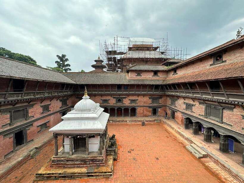 Kathmandu: 7 UNESCO Sites Tour in 1 Day (Private Tour) - Bhaktapur Durbar Square: medieval Newar streets and a longer break