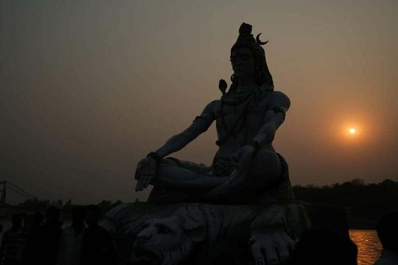 Rishikesh: Full-Day Sightseeing Tour with Ganga Aarti - The day’s flow: bridges, ashrams, and a sunset finale
