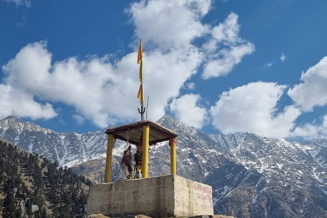 Triund Trek with Manu Adventures India - The group size reality check: easy to meet people, not private